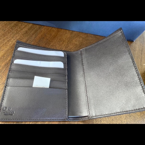 Gucci 496948 mens leather passport bifold Wallet - Picture 6 of 8
